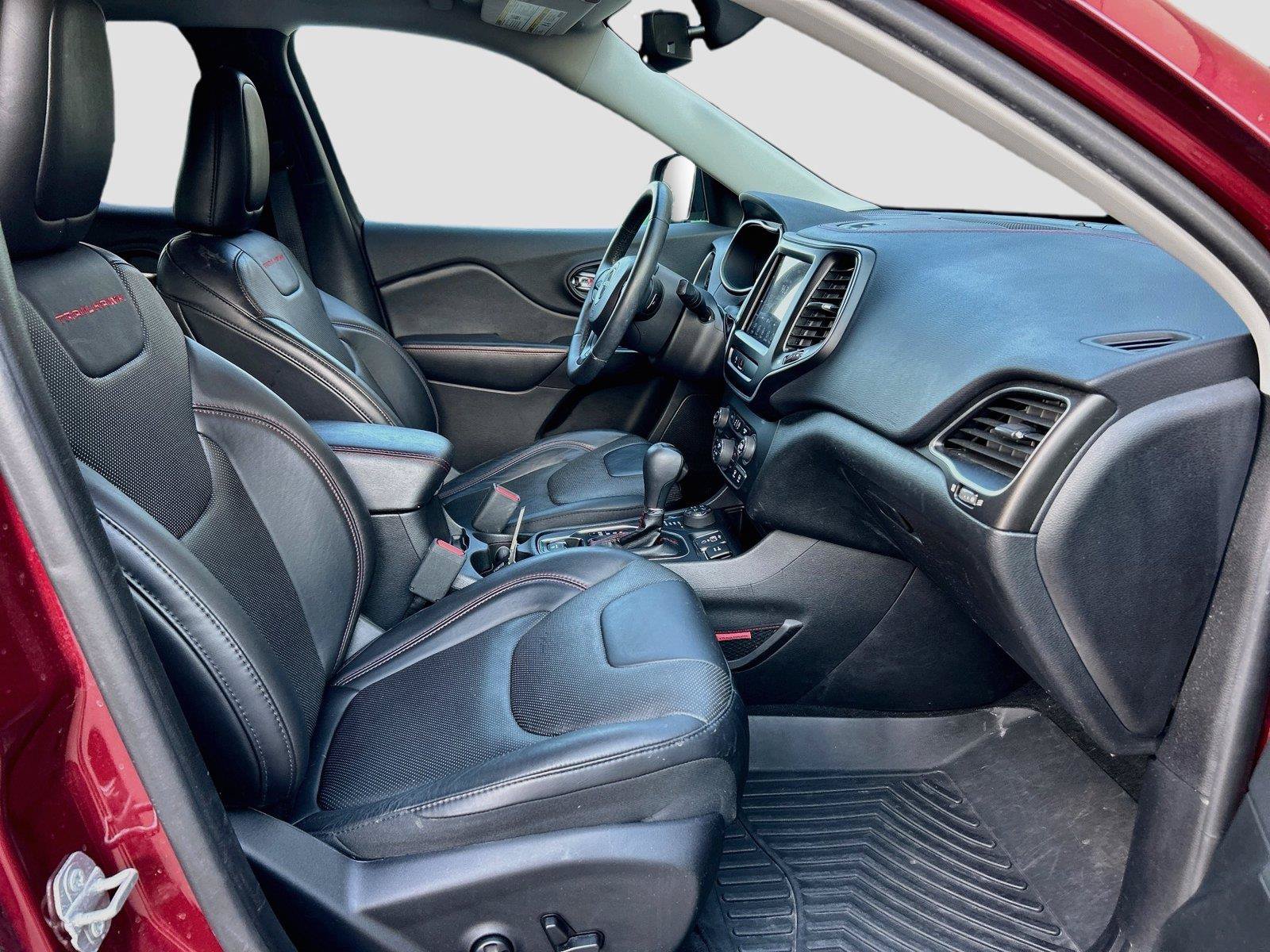 Used 2019 Jeep Cherokee Trailhawk AWD/4WD image 17
