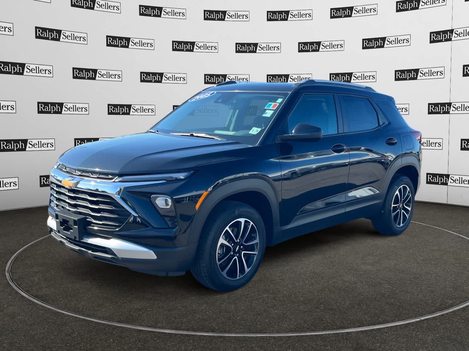 Used 2025 Chevrolet TrailBlazer LT AWD/4WD image 2