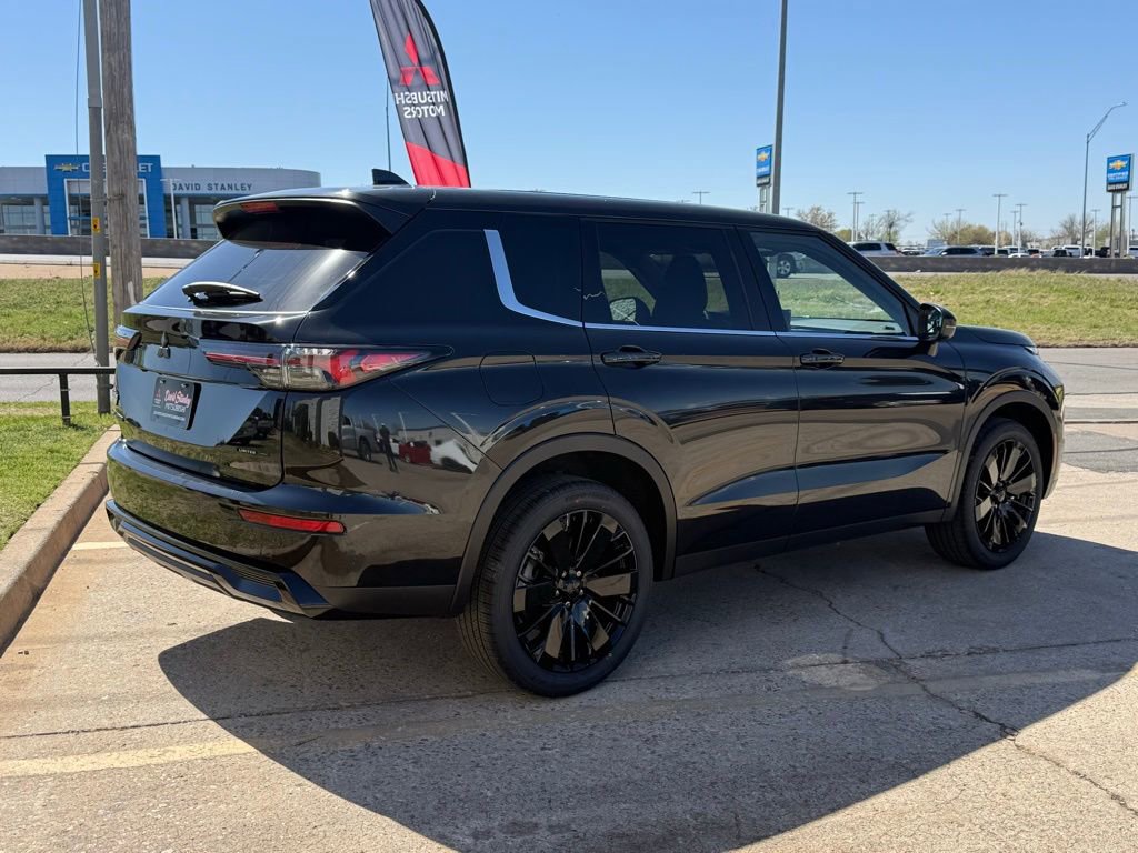 New 2026 Mitsubishi Outlander LE image 13