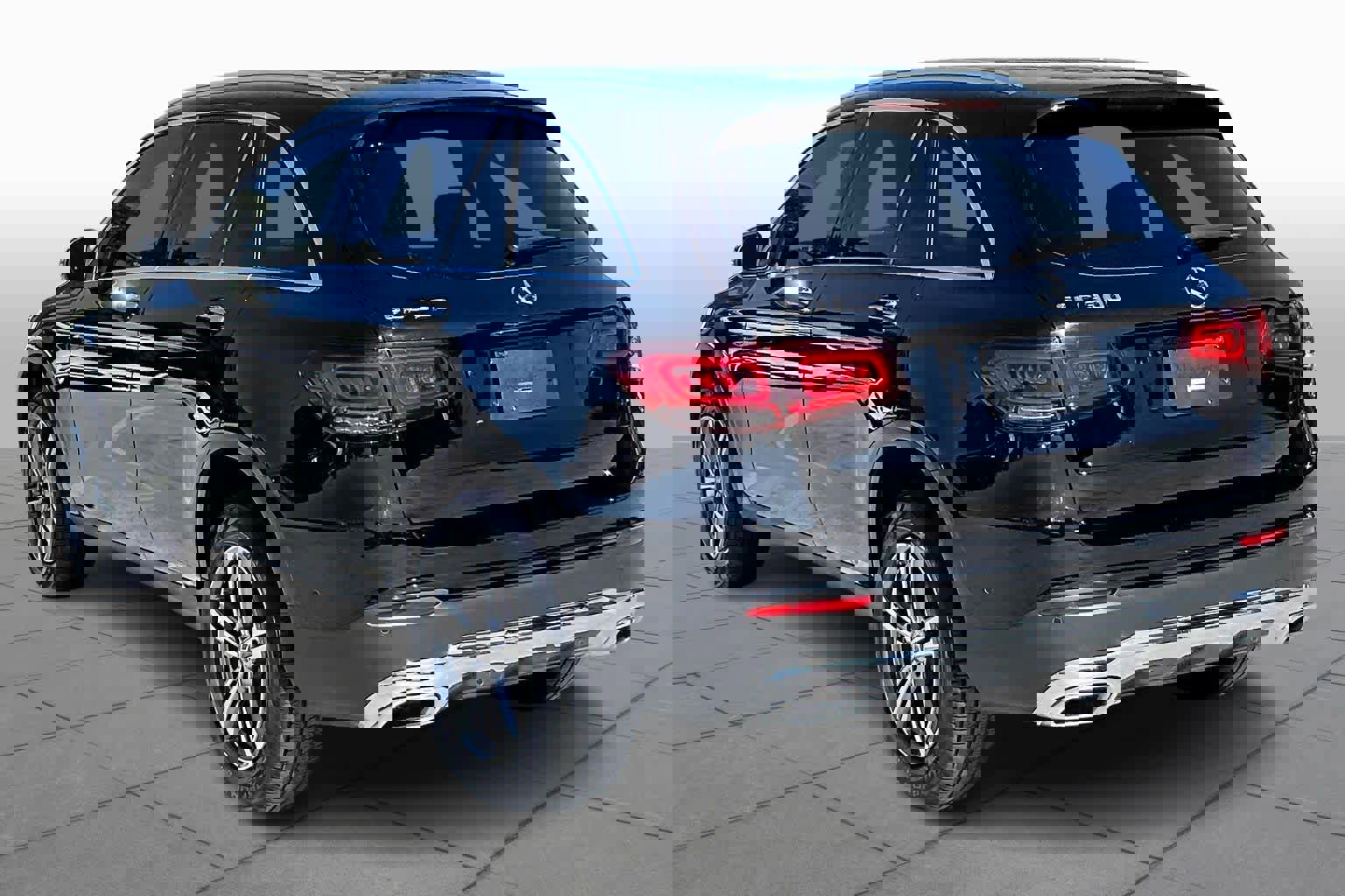 Used 2022 Mercedes-Benz GLC 300 w/ Premium Package Lite image 10