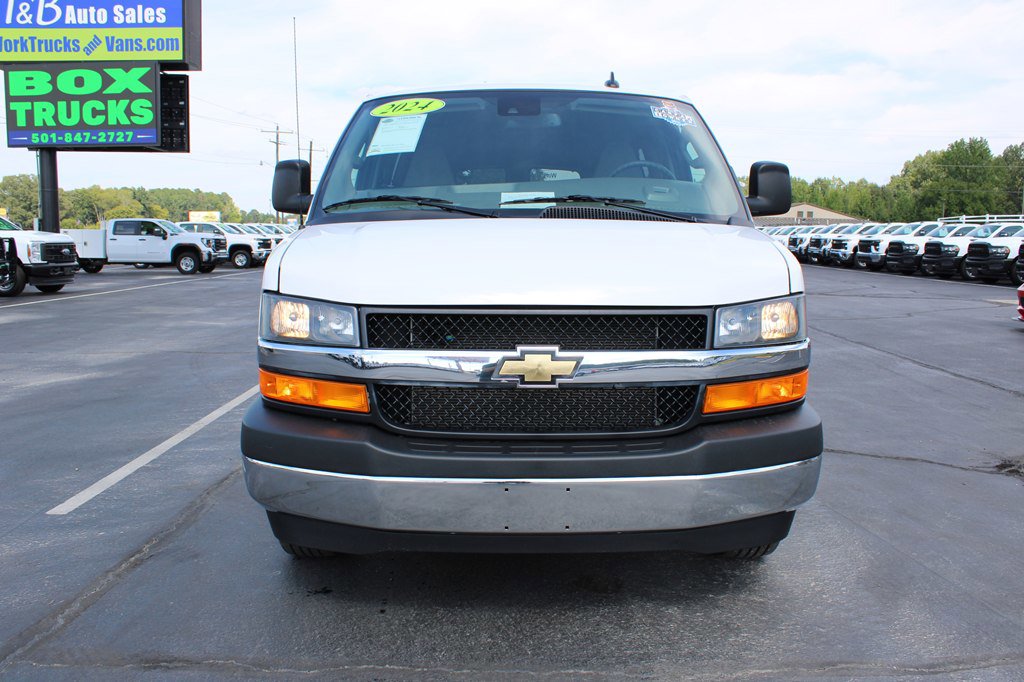 Used 2024 Chevrolet Express 3500 LT w/ LT Preferred Equipment Group image 9