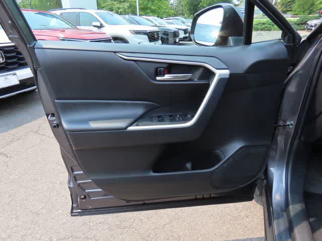 Used 2025 Toyota RAV4 XLE AWD/4WD image 15