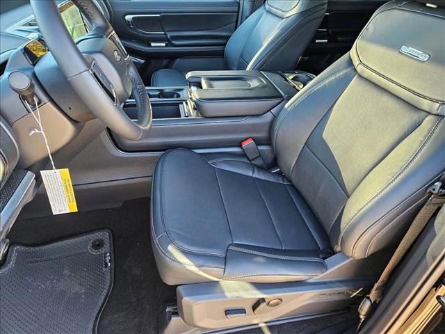 New 2026 Ford Expedition Platinum w/ Stealth Appearance Package AWD/4WD image 4