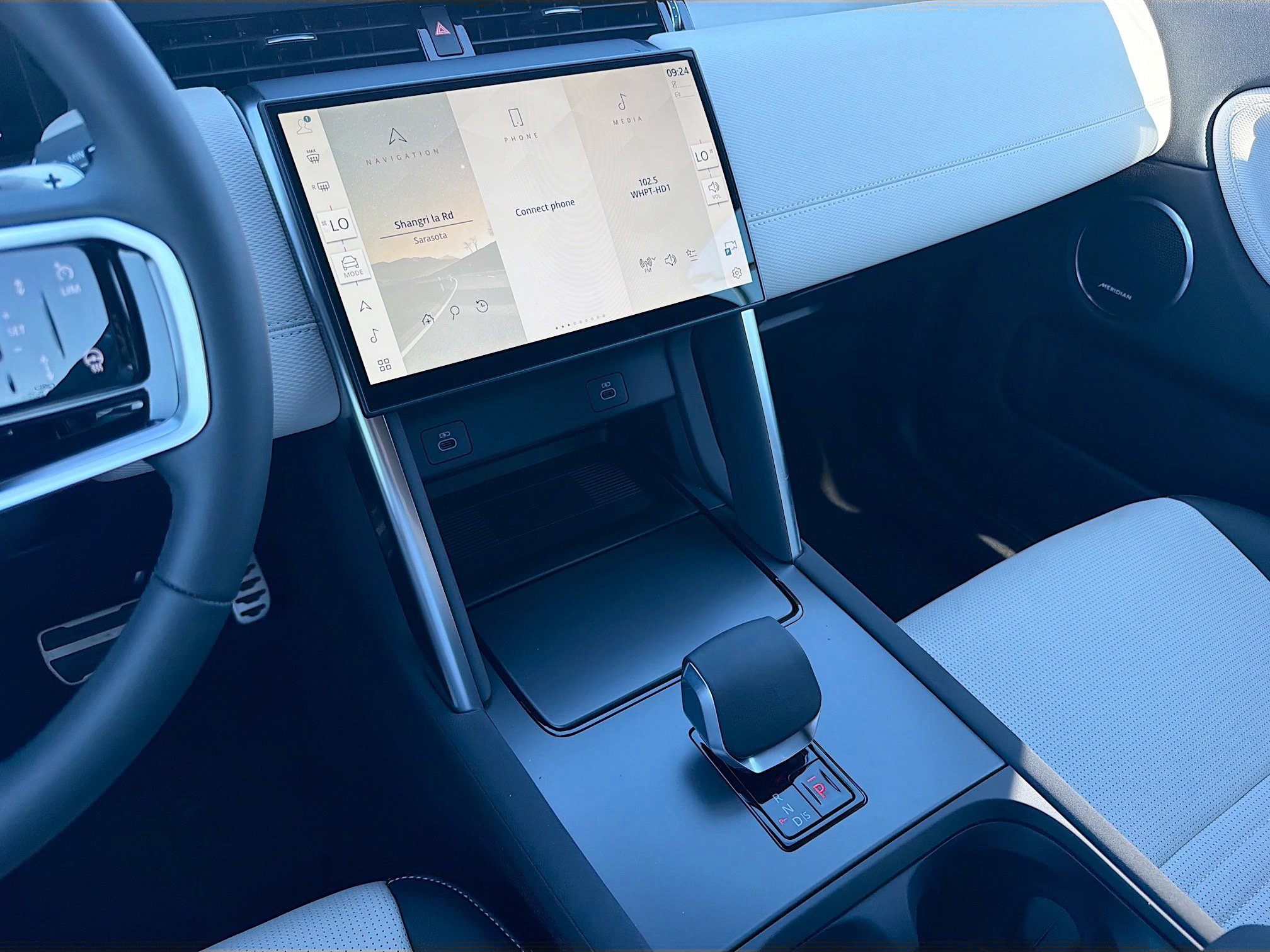 New 2026 Land Rover Discovery Sport Landmark AWD/4WD image 28