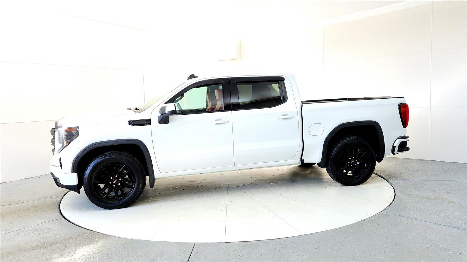 Used 2023 GMC Sierra 1500 Elevation AWD/4WD image 3