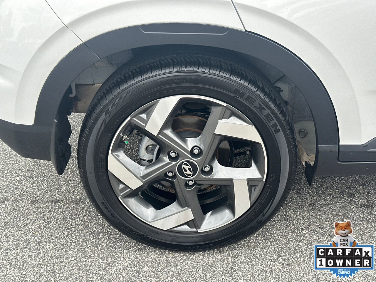 Used 2024 Hyundai Venue SEL FWD image 17
