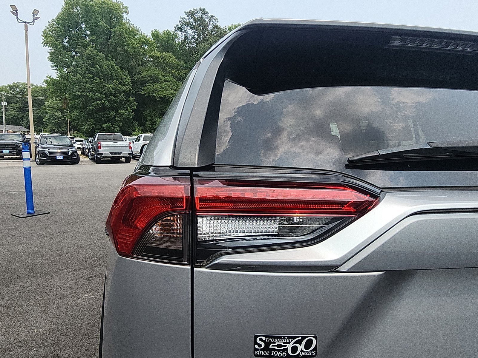 Used 2020 Toyota RAV4 XLE w/ Convenience Package AWD/4WD image 13