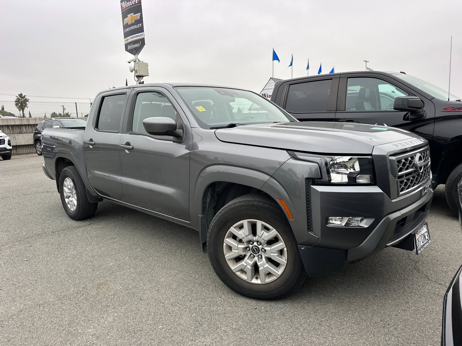 Used 2022 Nissan Frontier SV image 2