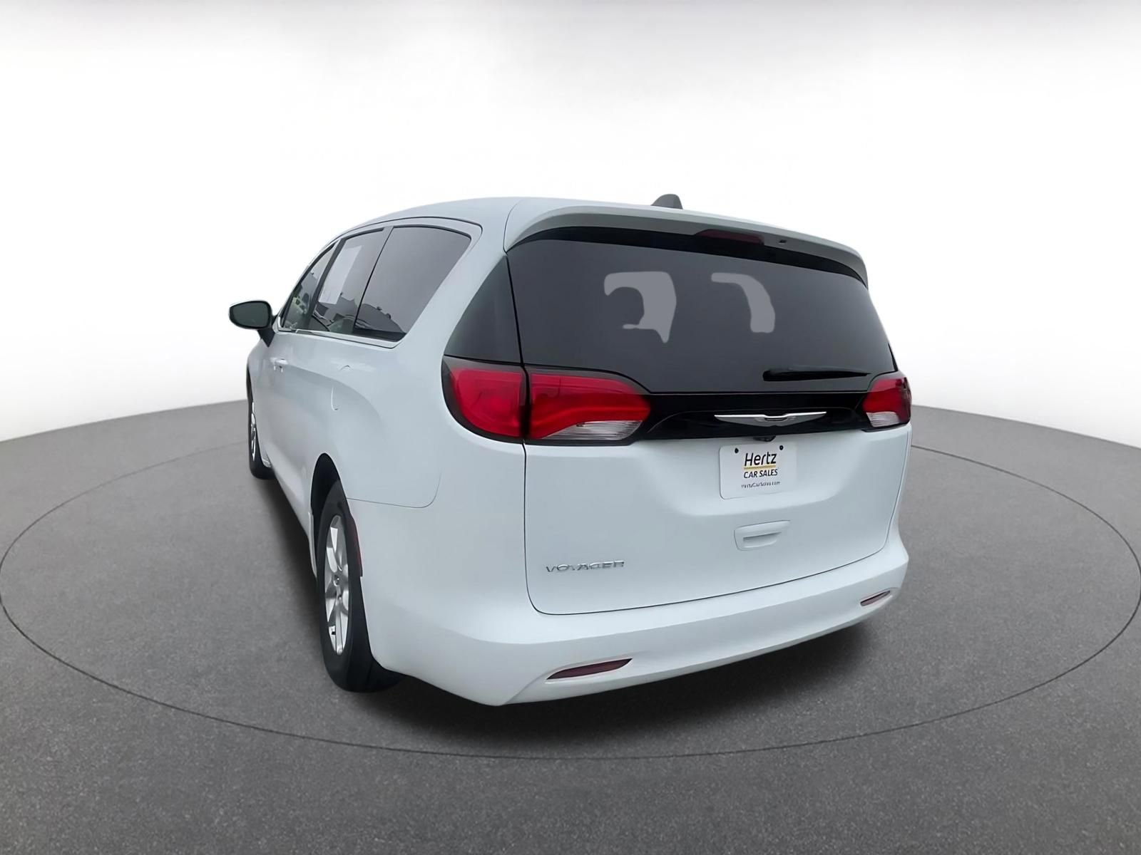 Used 2023 Chrysler Voyager LX image 11