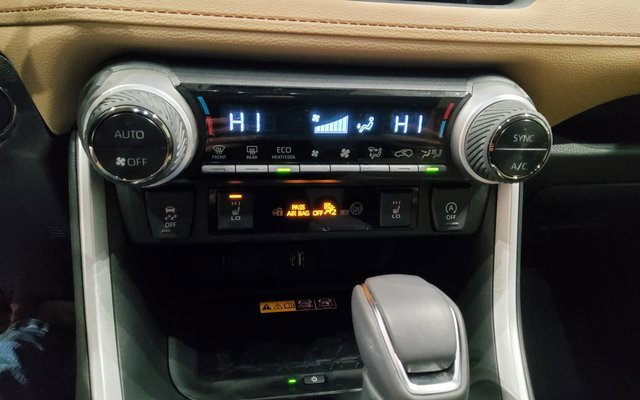 Used 2025 Toyota RAV4 XLE Premium image 37