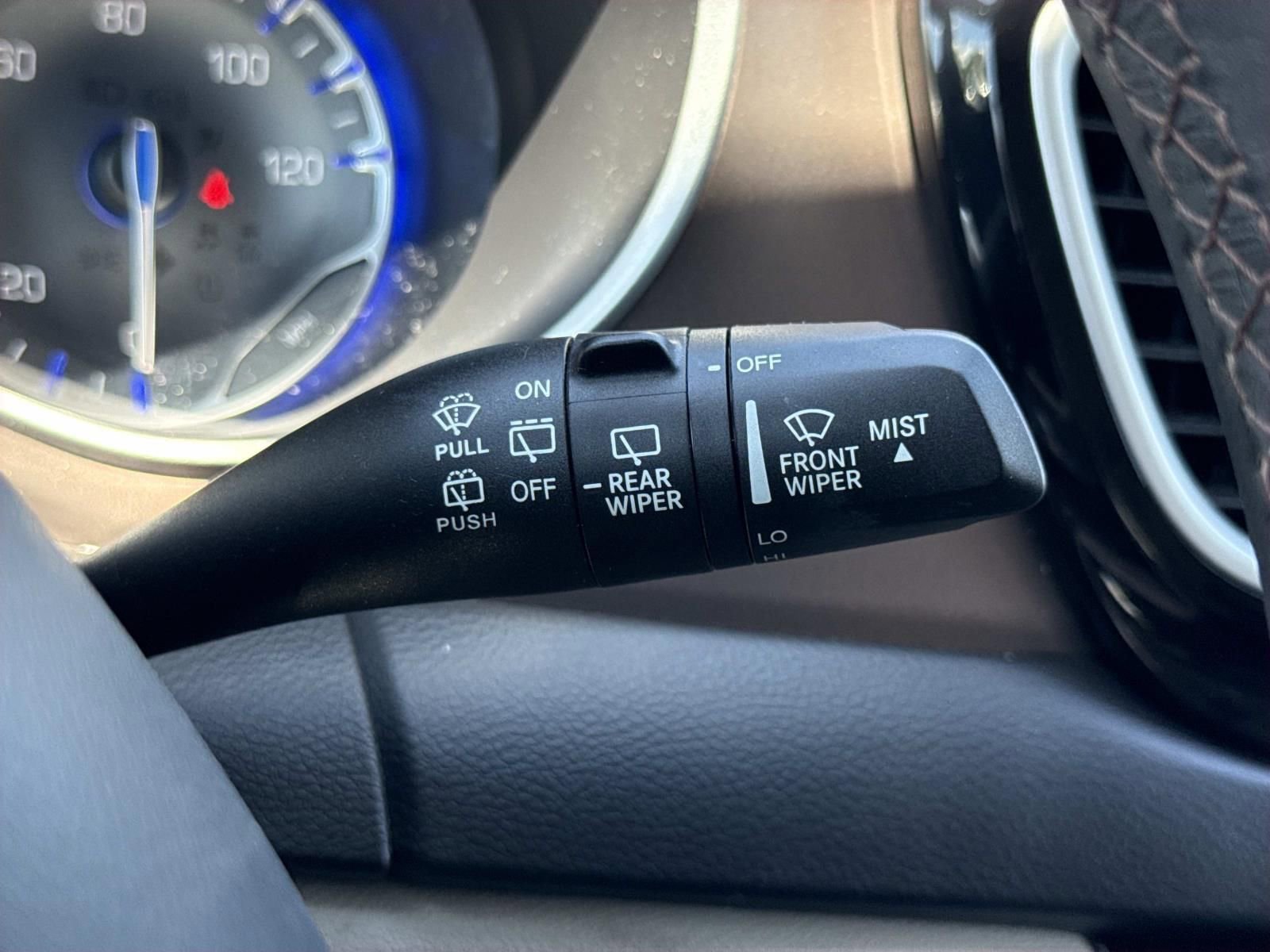 Used 2017 Chrysler Pacifica Touring-L FWD image 17