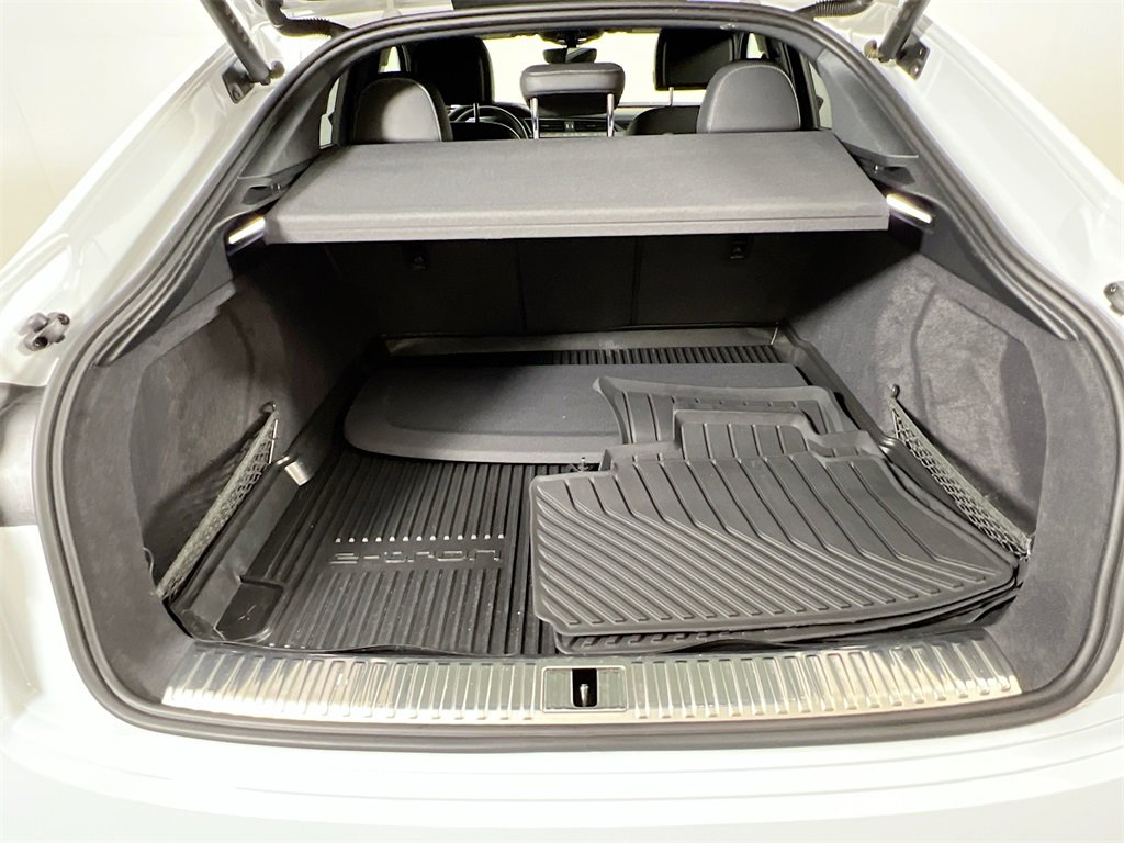 Used 2024 Audi Q8 e-tron Prestige image 27