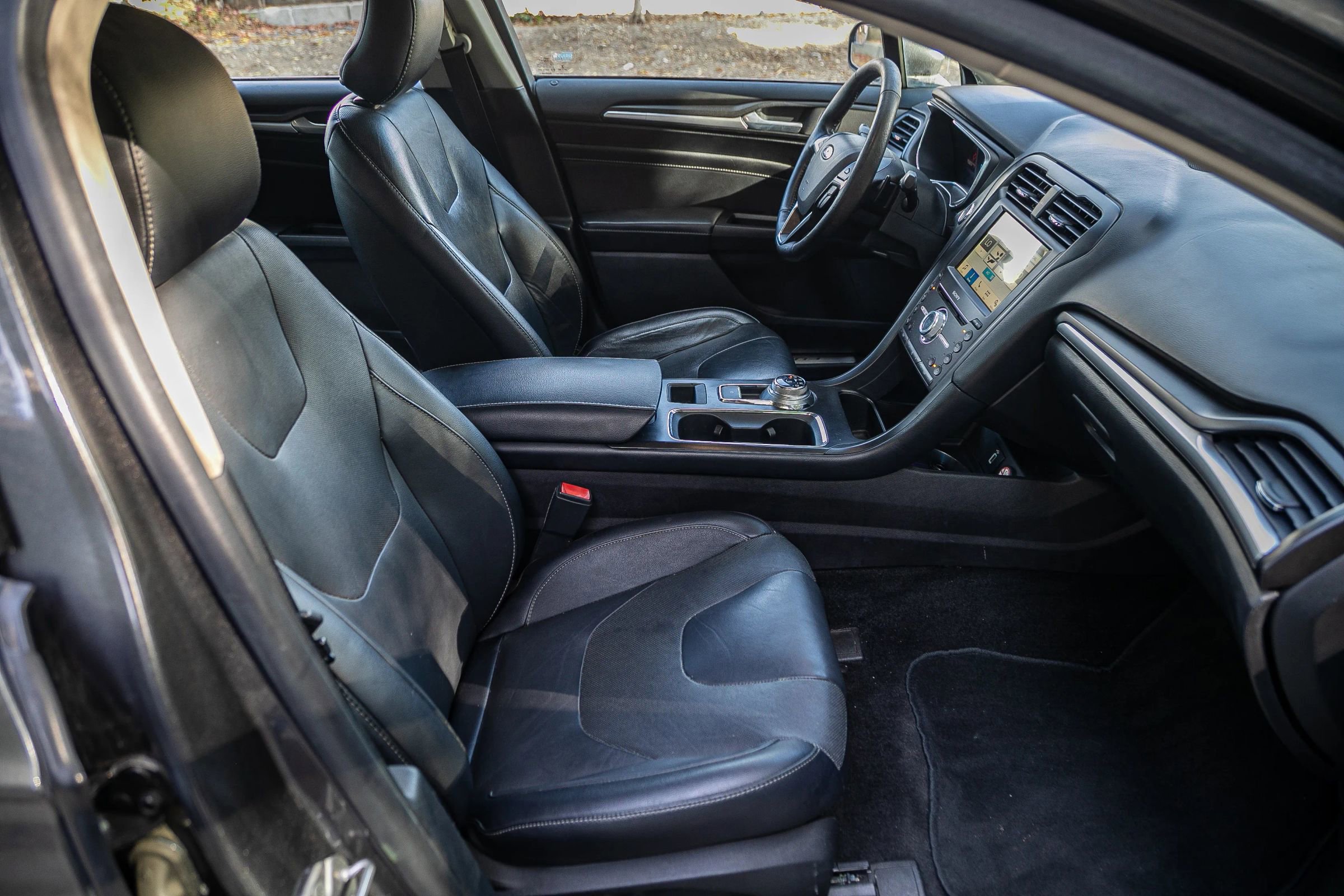 Used 2018 Ford Fusion Titanium image 26