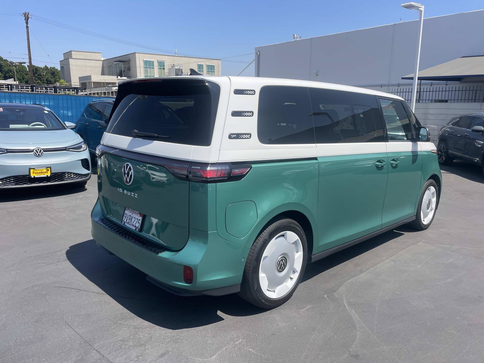 Certified 2025 Volkswagen ID. Buzz 1st Edition RWD image 4