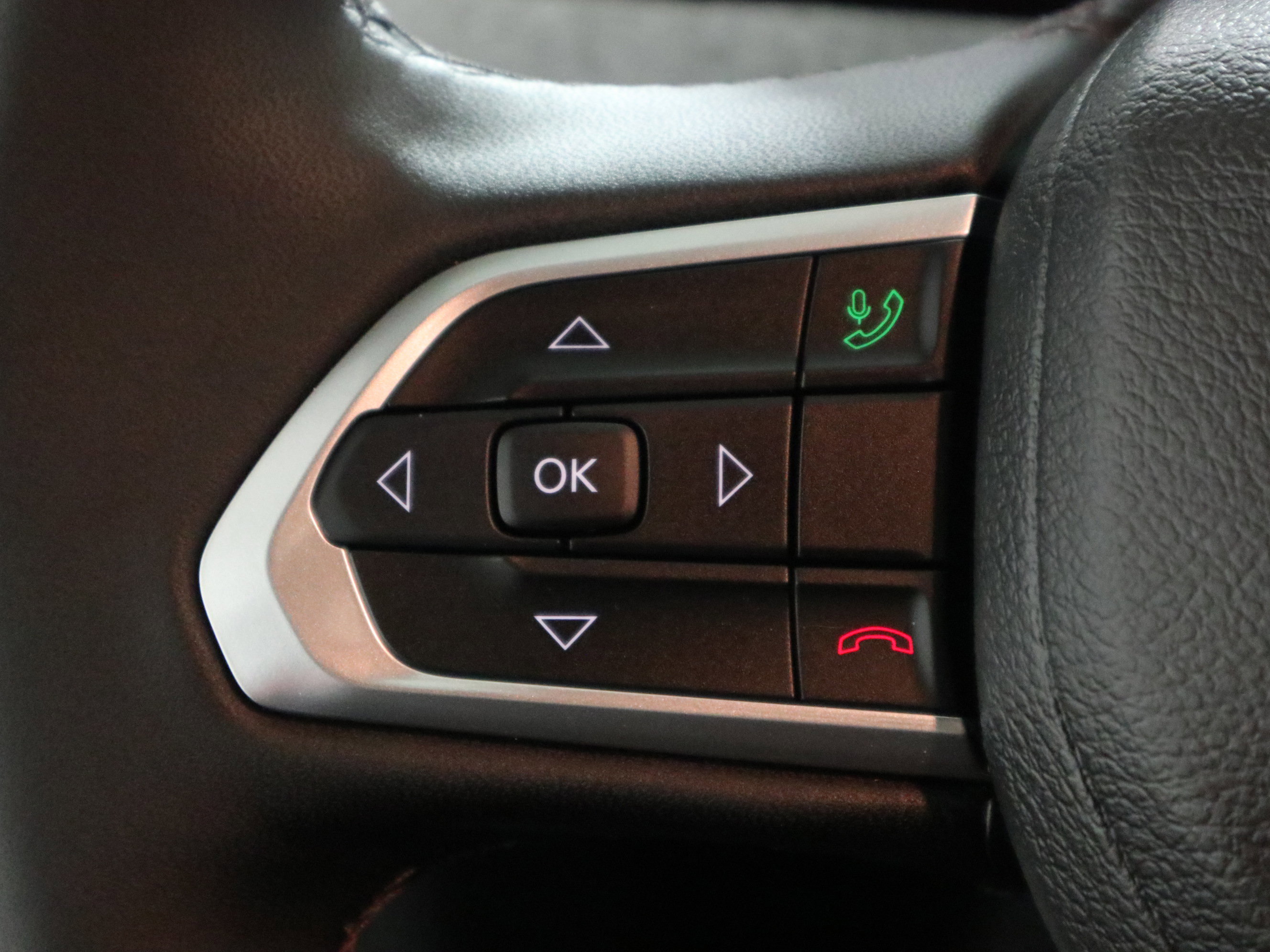 Used 2025 Jeep Compass Latitude AWD/4WD image 28