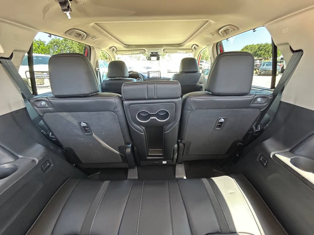 Used 2024 Honda Pilot Touring image 16