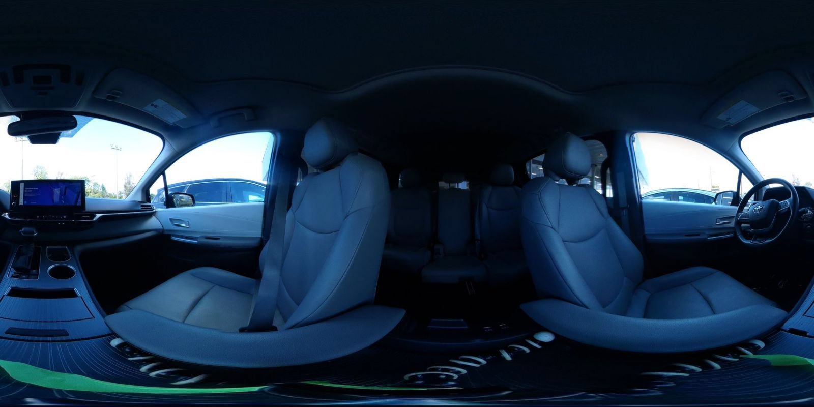 Used 2025 Toyota Sienna XLE FWD image 40