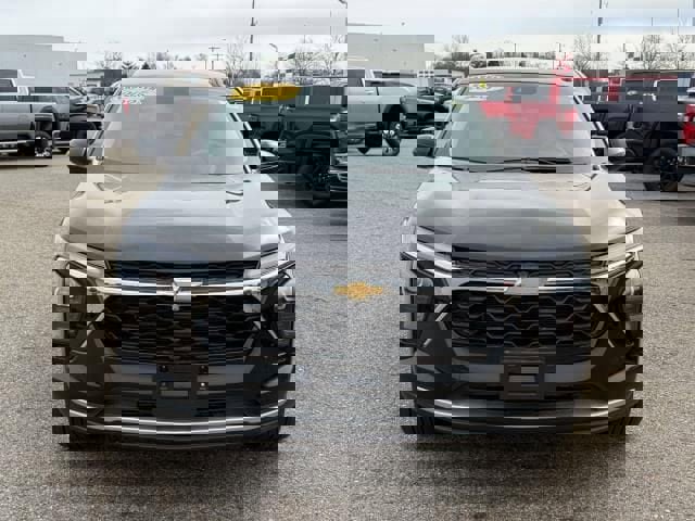 Used 2025 Chevrolet Trax LT image 3