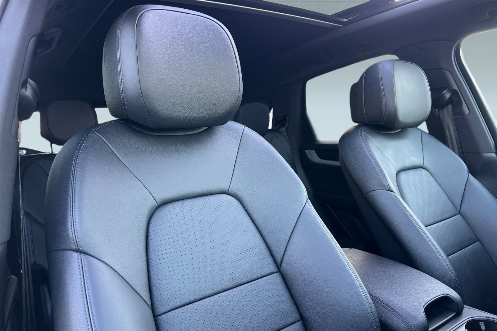 Used 2024 Porsche Cayenne image 31