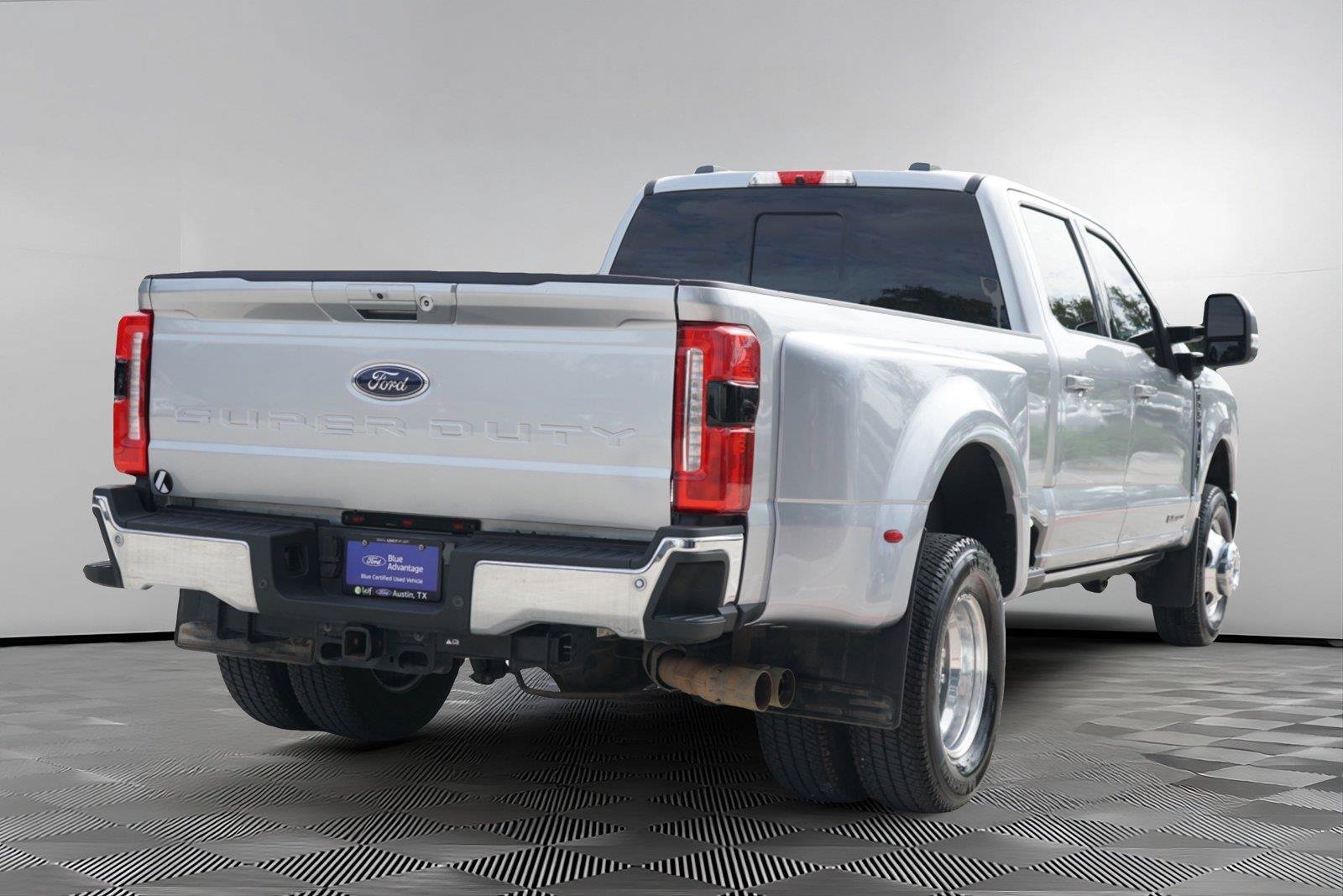 Used 2023 Ford F350 Lariat w/ FX4 Off-Road Package AWD/4WD image 5