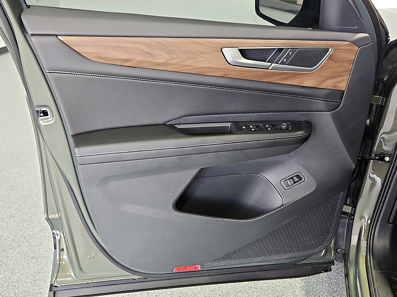New 2026 Volkswagen Atlas SE FWD image 16
