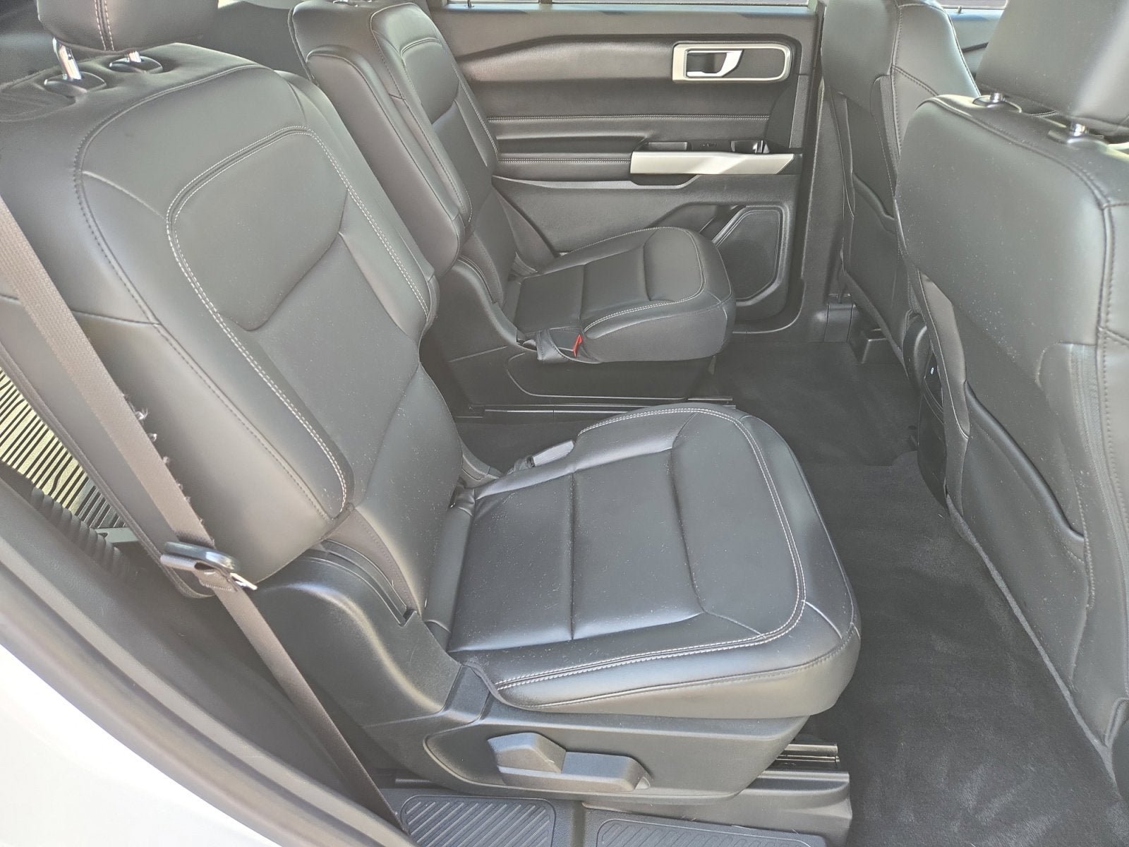 Certified 2022 Ford Explorer XLT w/ Equipment Group 202A AWD/4WD image 24