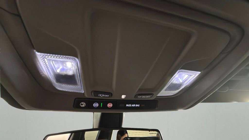 Used 2021 Chevrolet Silverado 1500 Custom image 25