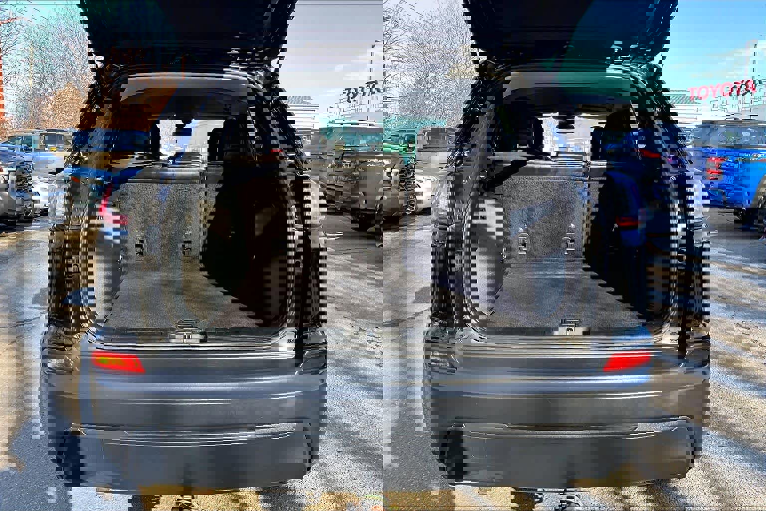 Used 2019 Jeep Cherokee Latitude Plus image 30