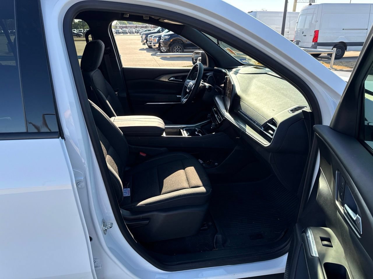 Used 2025 Chevrolet Traverse LT w/ Midnight/Sport Edition FWD image 14