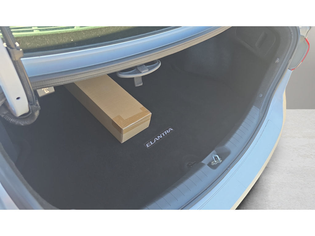 Used 2017 Hyundai Elantra SE w/ Cargo Package FWD image 9