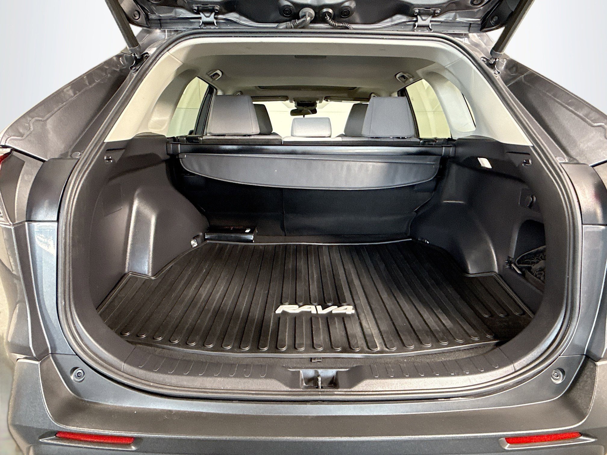 Used 2022 Toyota RAV4 XLE image 35