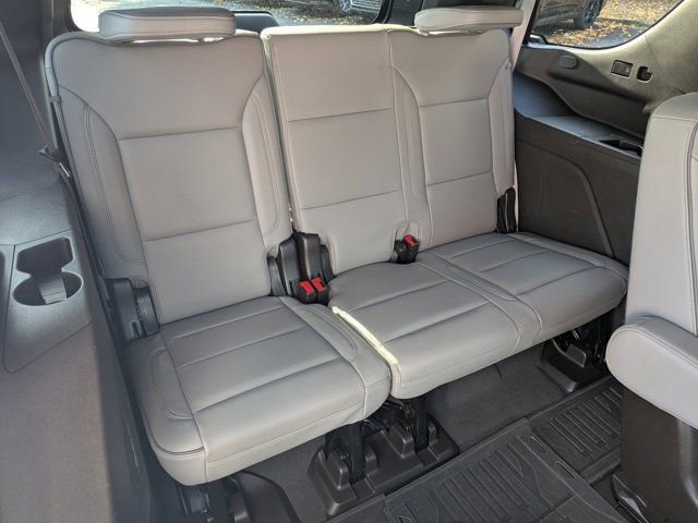 Used 2023 GMC Yukon SLT w/ SLT Luxury Package image 15