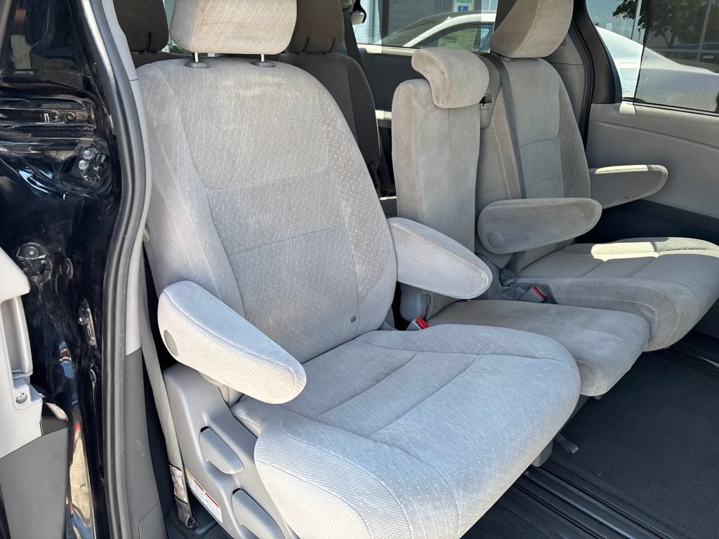 Used 2017 Toyota Sienna LE FWD image 50