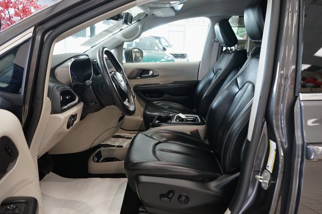 Used 2023 Chrysler Pacifica Touring-L AWD/4WD image 27