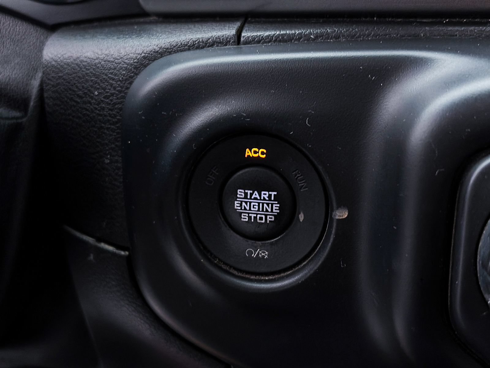 Used 2020 Jeep Wrangler Unlimited Sahara AWD/4WD image 19