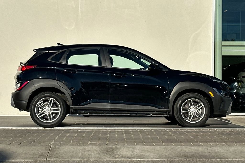 Used 2023 Hyundai Kona SE image 2