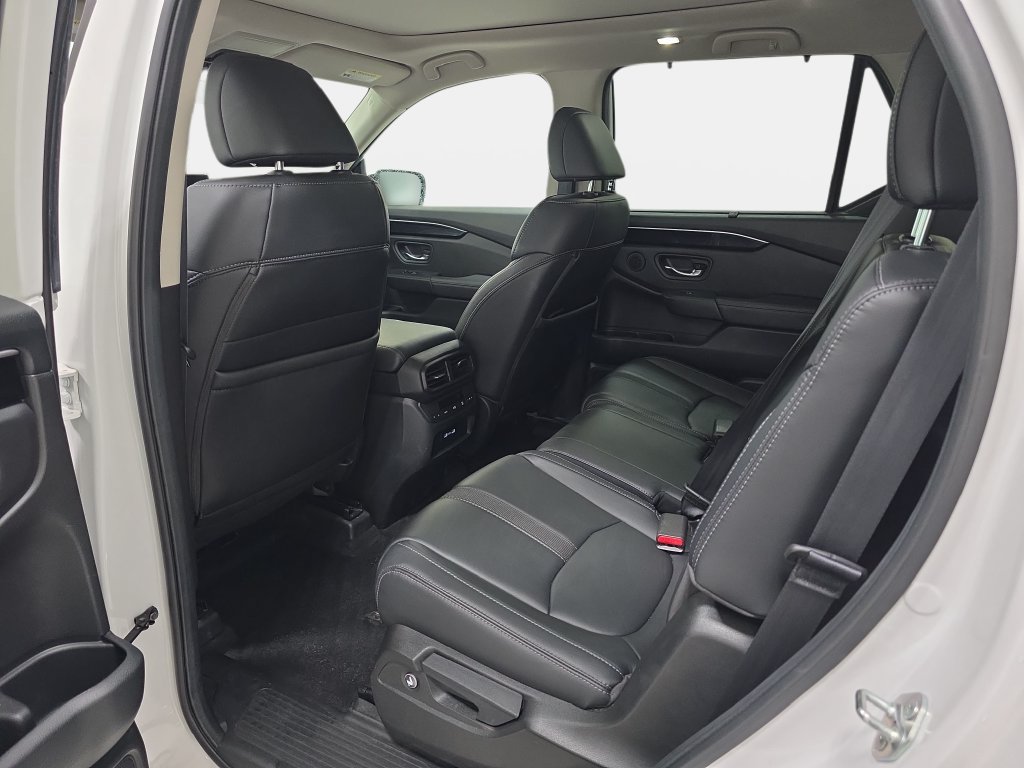 Used 2023 Honda Pilot Touring image 10