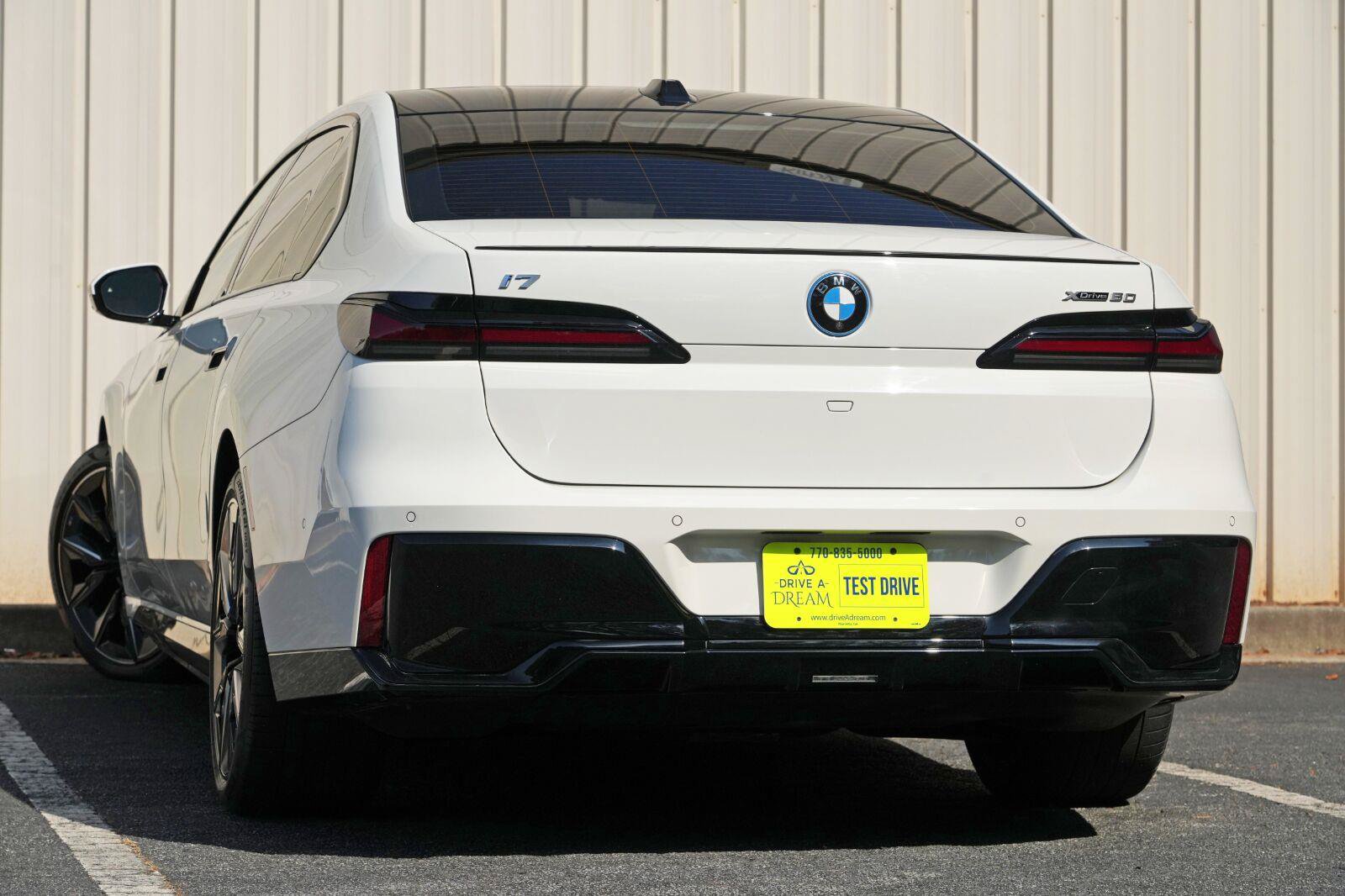 Used 2024 BMW i7 xDrive60 AWD/4WD image 5