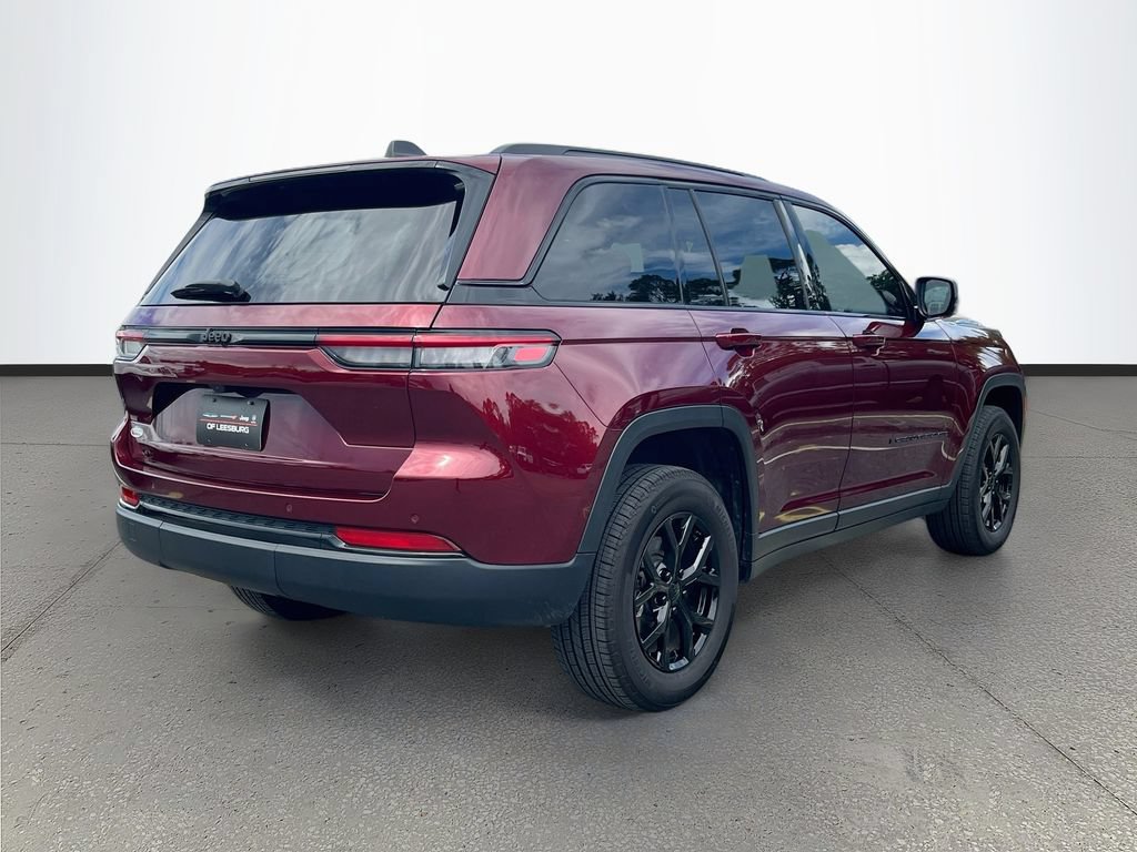 Used 2025 Jeep Grand Cherokee Altitude RWD image 7