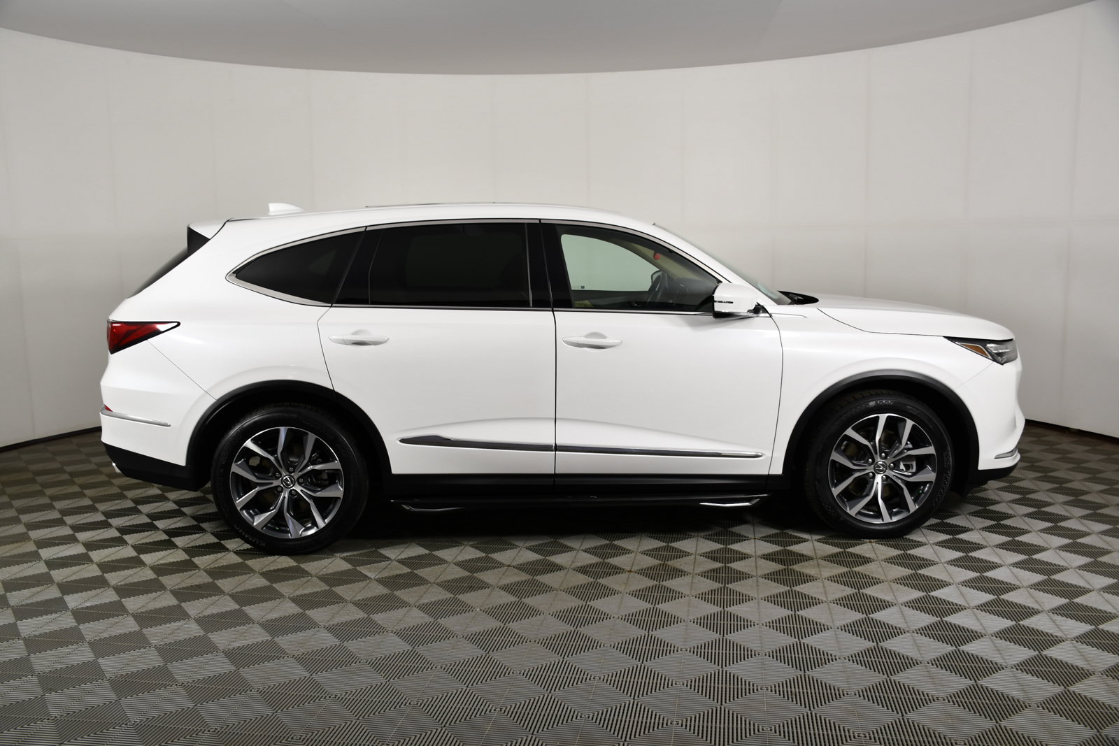 Certified 2024 Acura MDX SH-AWD w/ Technology Package image 5