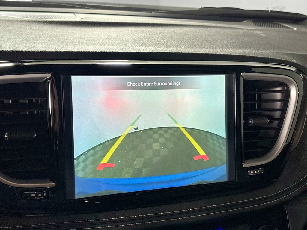 New 2026 Chrysler Pacifica Select AWD/4WD image 16