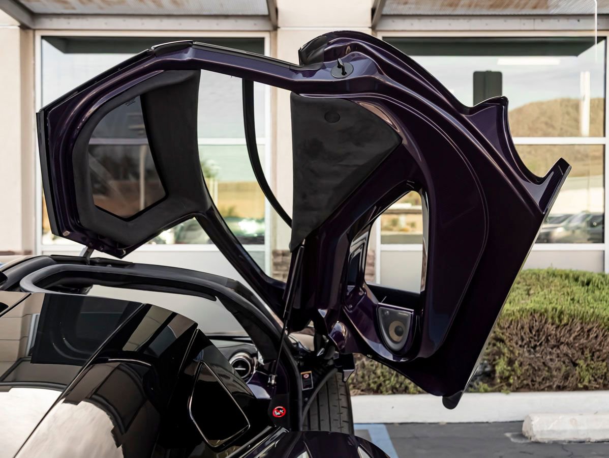 Used 2019 McLaren Senna RWD image 24