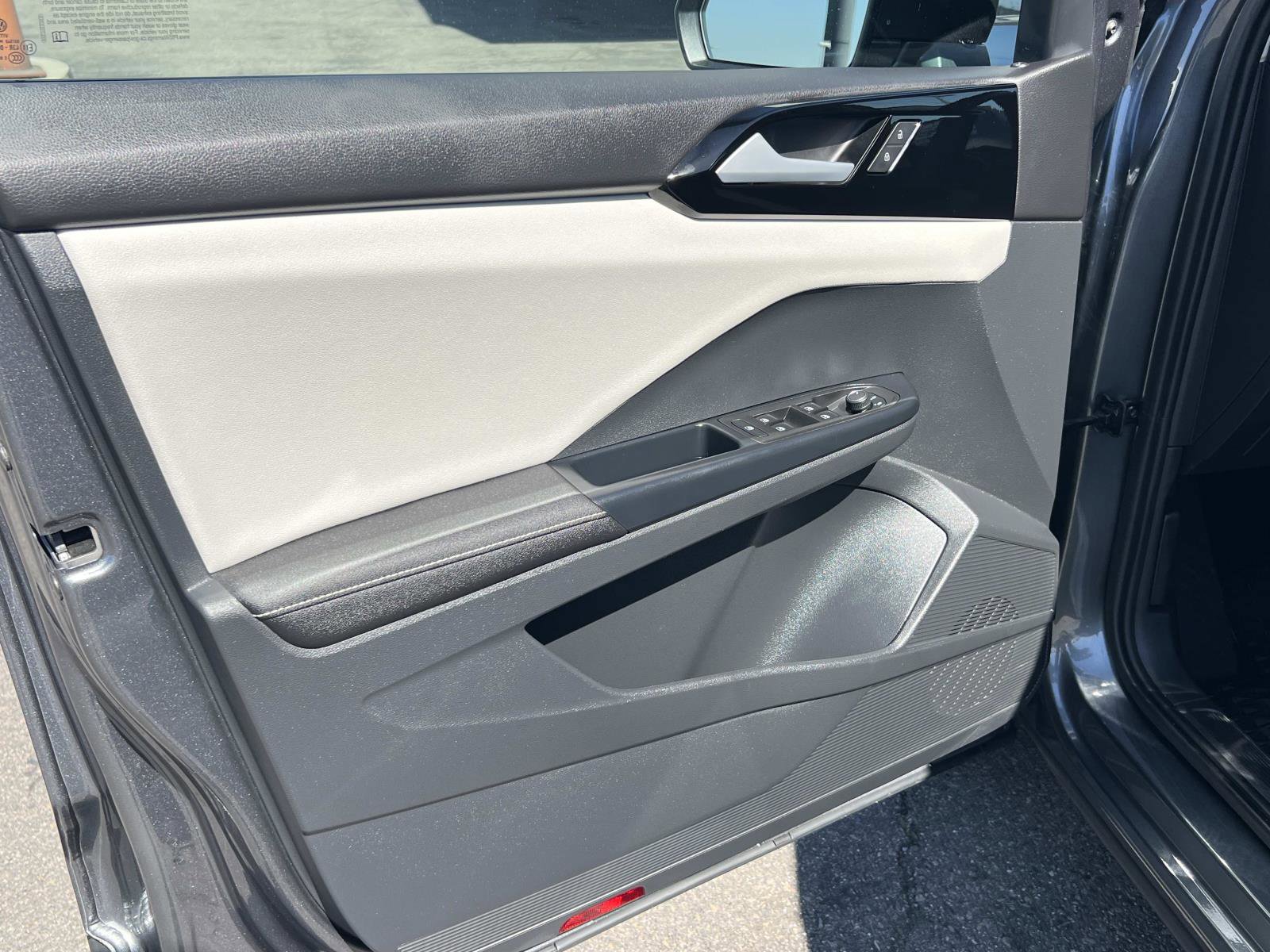 Used 2025 Volkswagen Taos S image 6