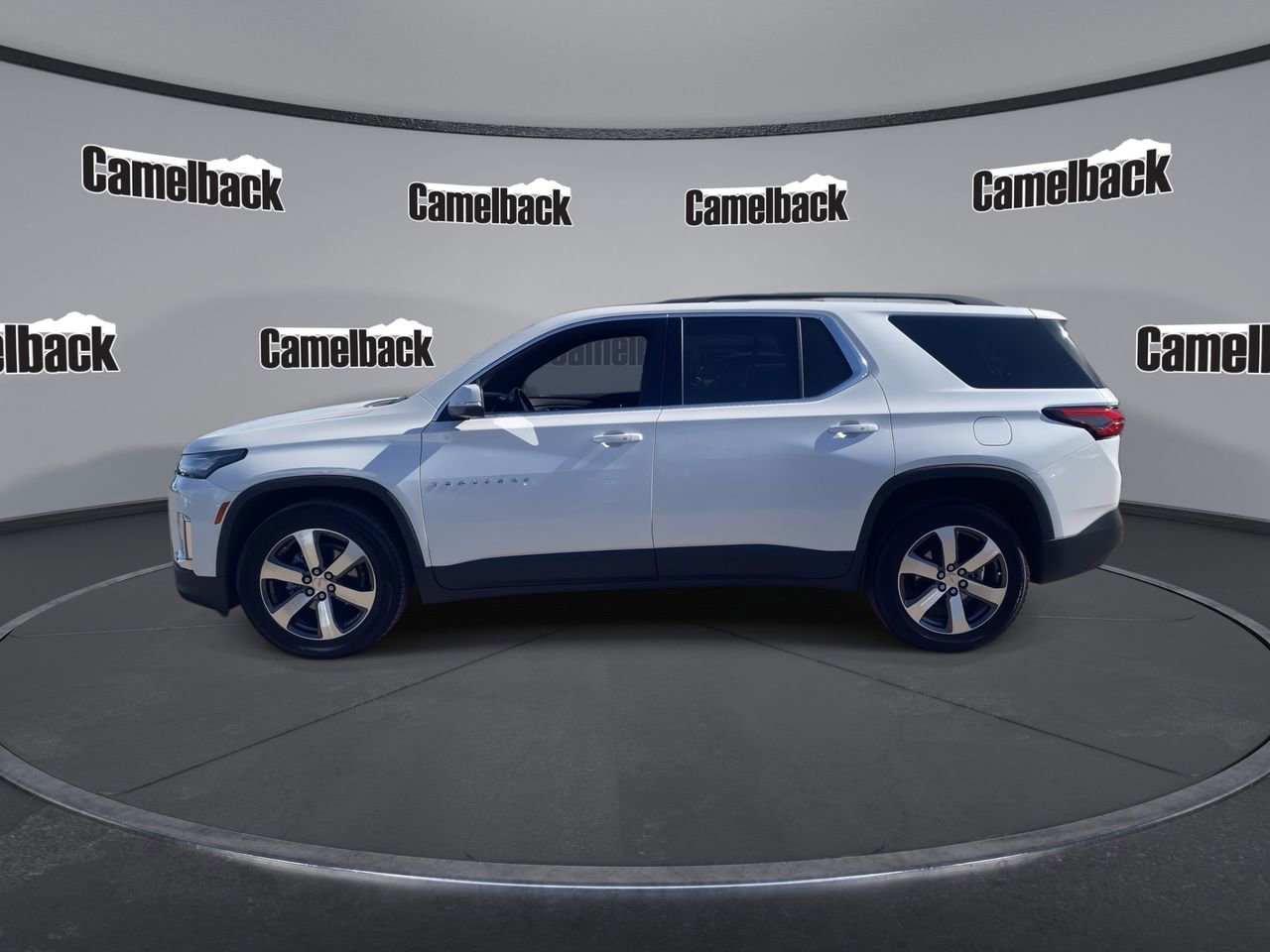 Used 2023 Chevrolet Traverse LT w/ LT Premium Package FWD image 4