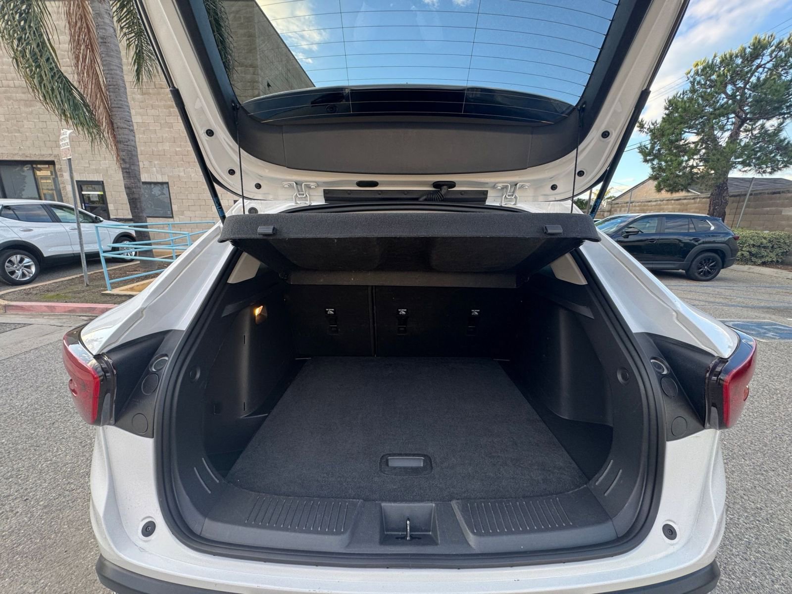 Used 2025 Chevrolet Trax LT image 30