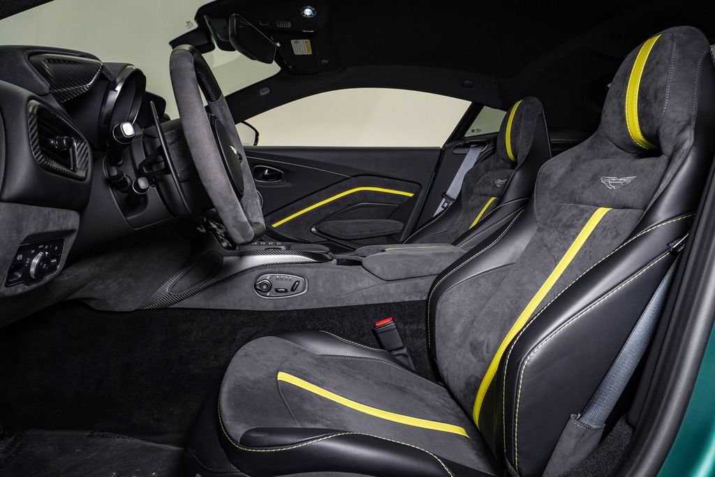 Used 2023 Aston Martin V8 Vantage Coupe RWD image 23