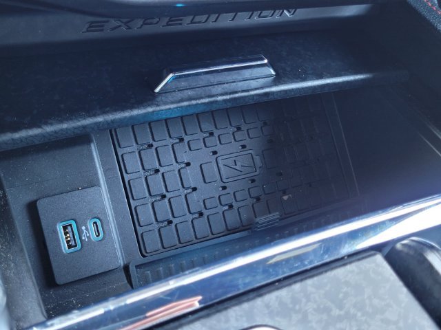 Used 2023 Ford Expedition Limited RWD image 29