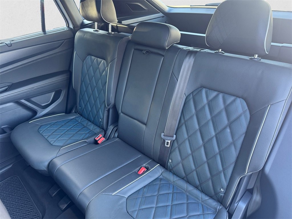 Used 2025 Volkswagen Atlas Cross Sport SEL Premium R-Line image 13