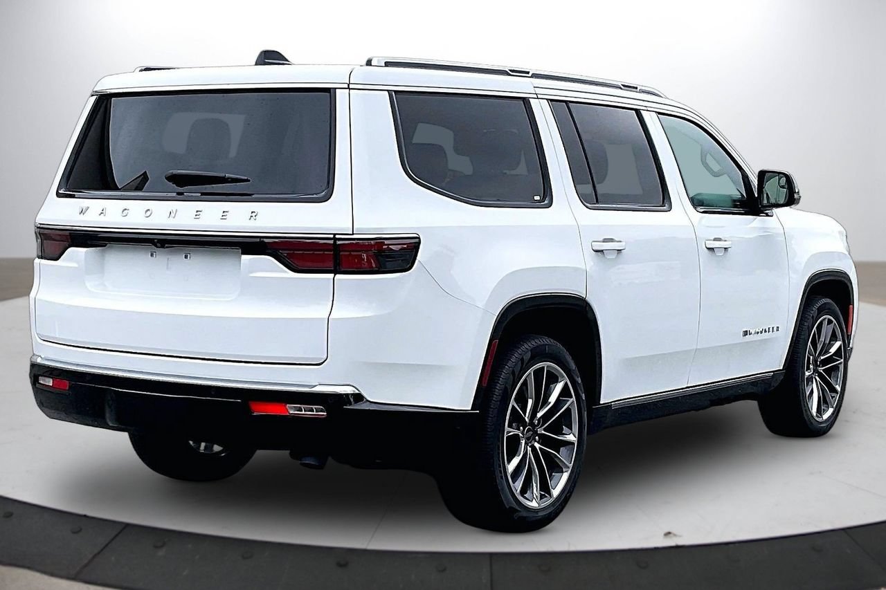 Certified 2025 Jeep Wagoneer Series III w/ Premium Group I AWD/4WD image 9