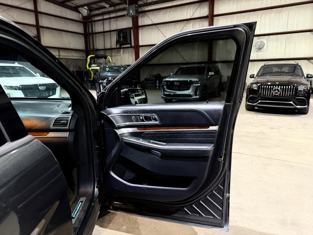 Used 2016 Ford Explorer Platinum AWD/4WD image 24